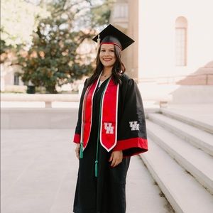 The University of Houston CLASS cap and gown, size 5’2” for a bachelors degree